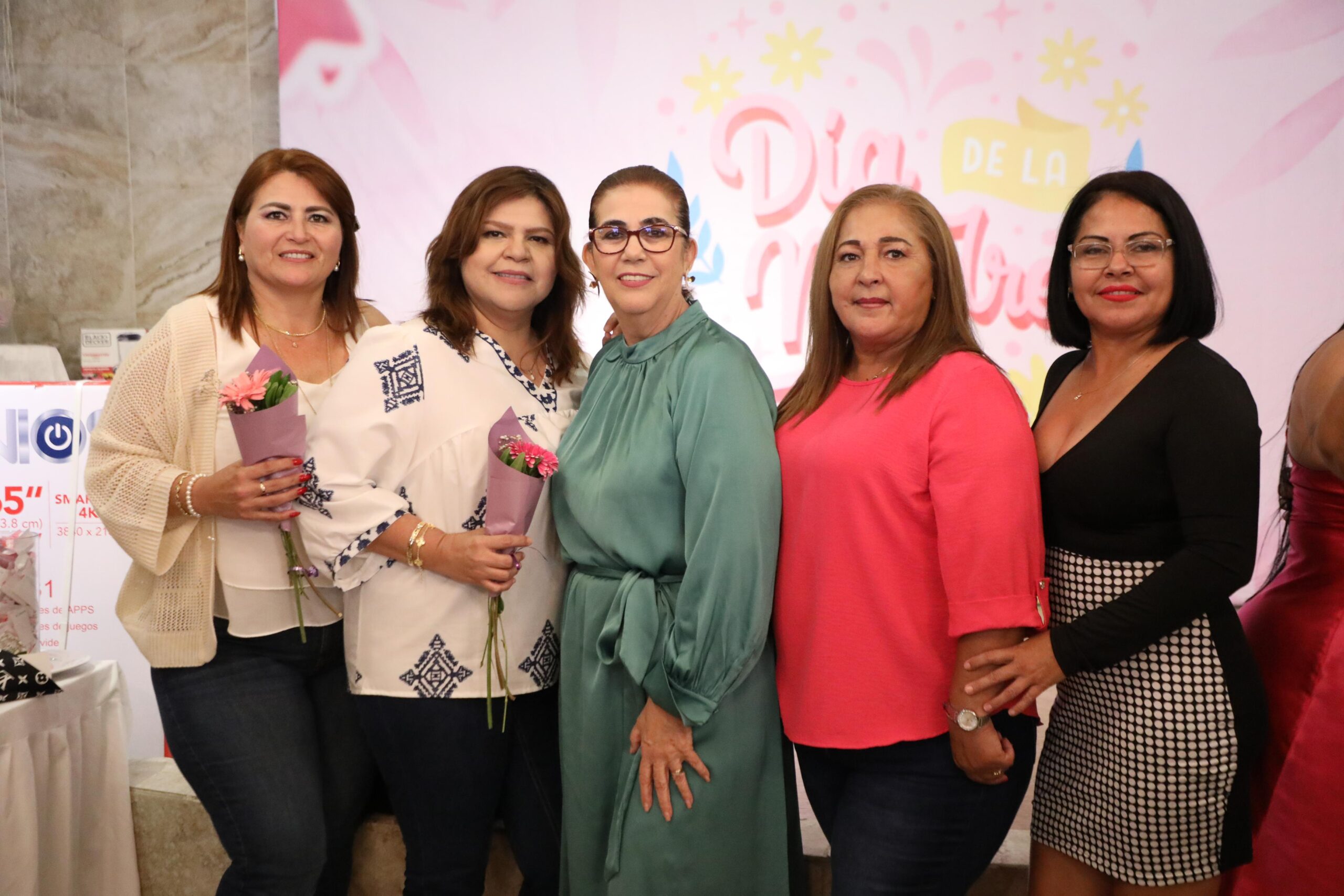 Celebra Gobierno Municipal a madres trabajadoras del Ayuntamiento